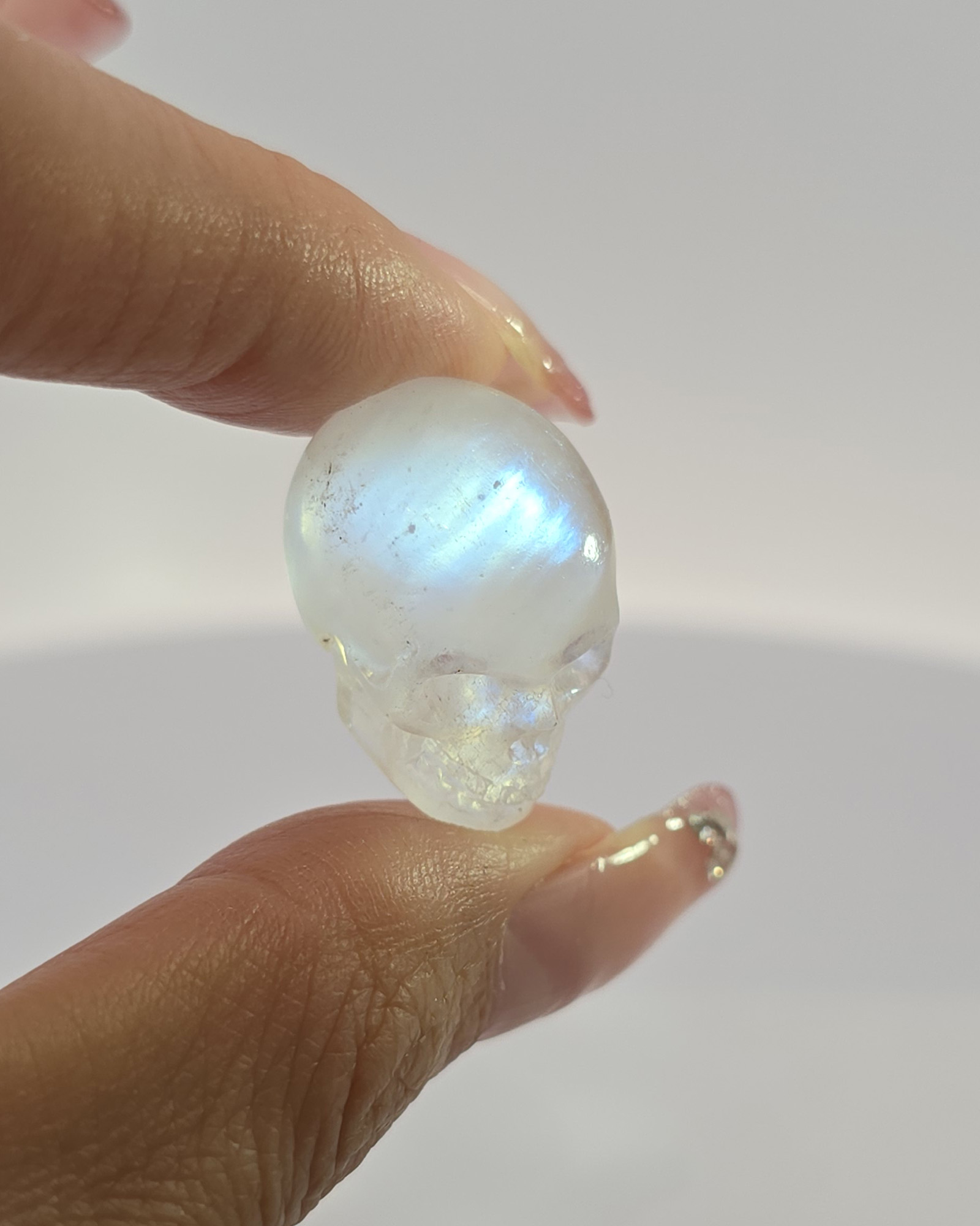 Flash 0.8" Moonstone Carved Gem Skull, Skullis Realistic